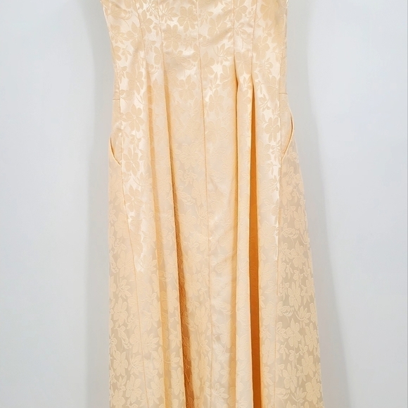 Wang Hanyan French Floral Embroidered Beige / Champagne Buttoned Midi Dress - Picture 6 of 15